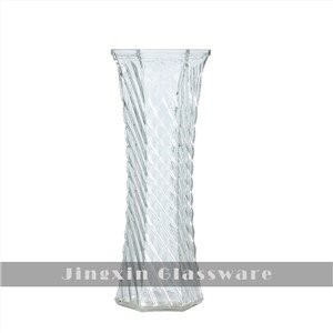Caurspīdīga reljefa stikla vāze